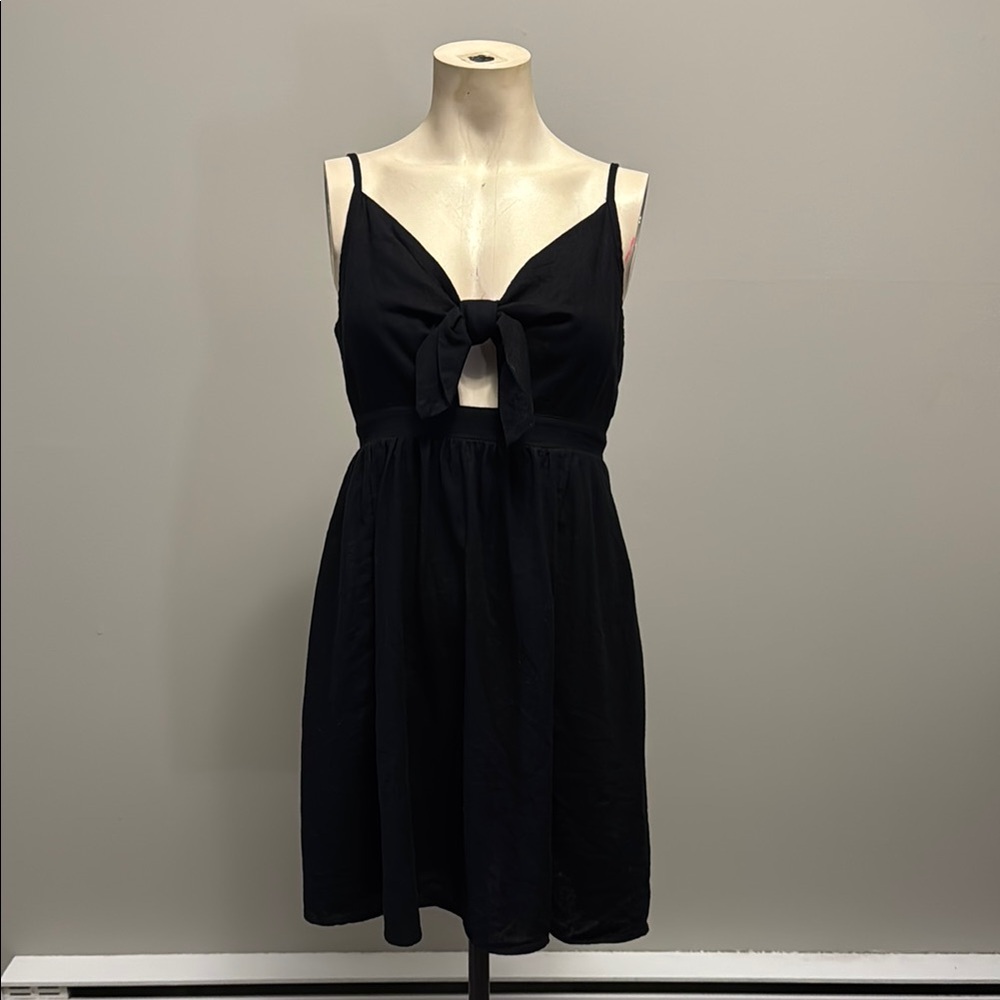 Elegant Black Dress with Bow Detail